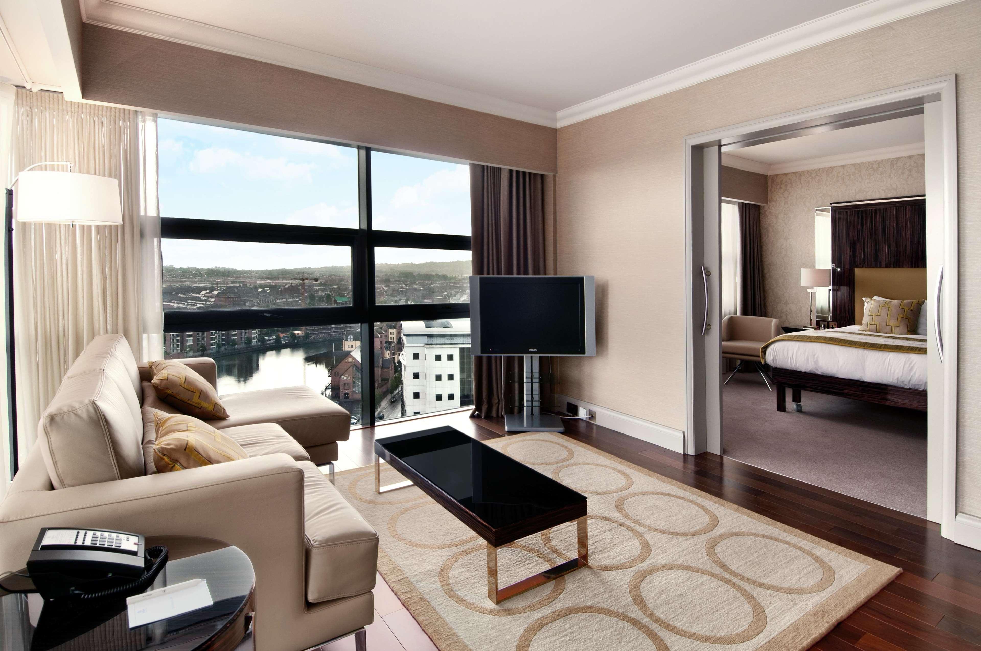 Hilton Belfast Ξενοδοχείο Δωμάτιο φωτογραφία A suite at the InterContinental