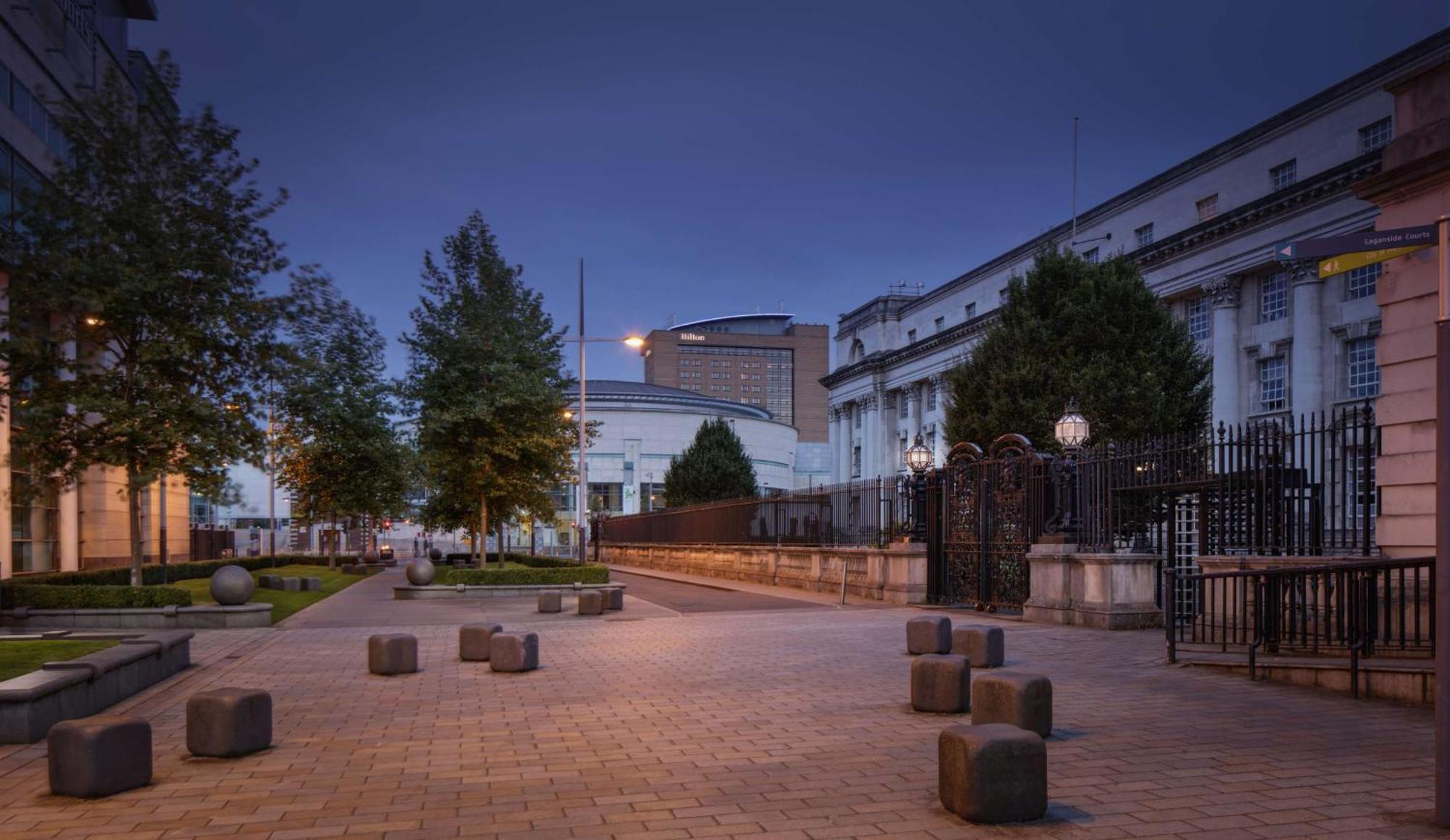 Hilton Belfast Ξενοδοχείο Εξωτερικό φωτογραφία The main entrance to the UCL campus on Gower Street